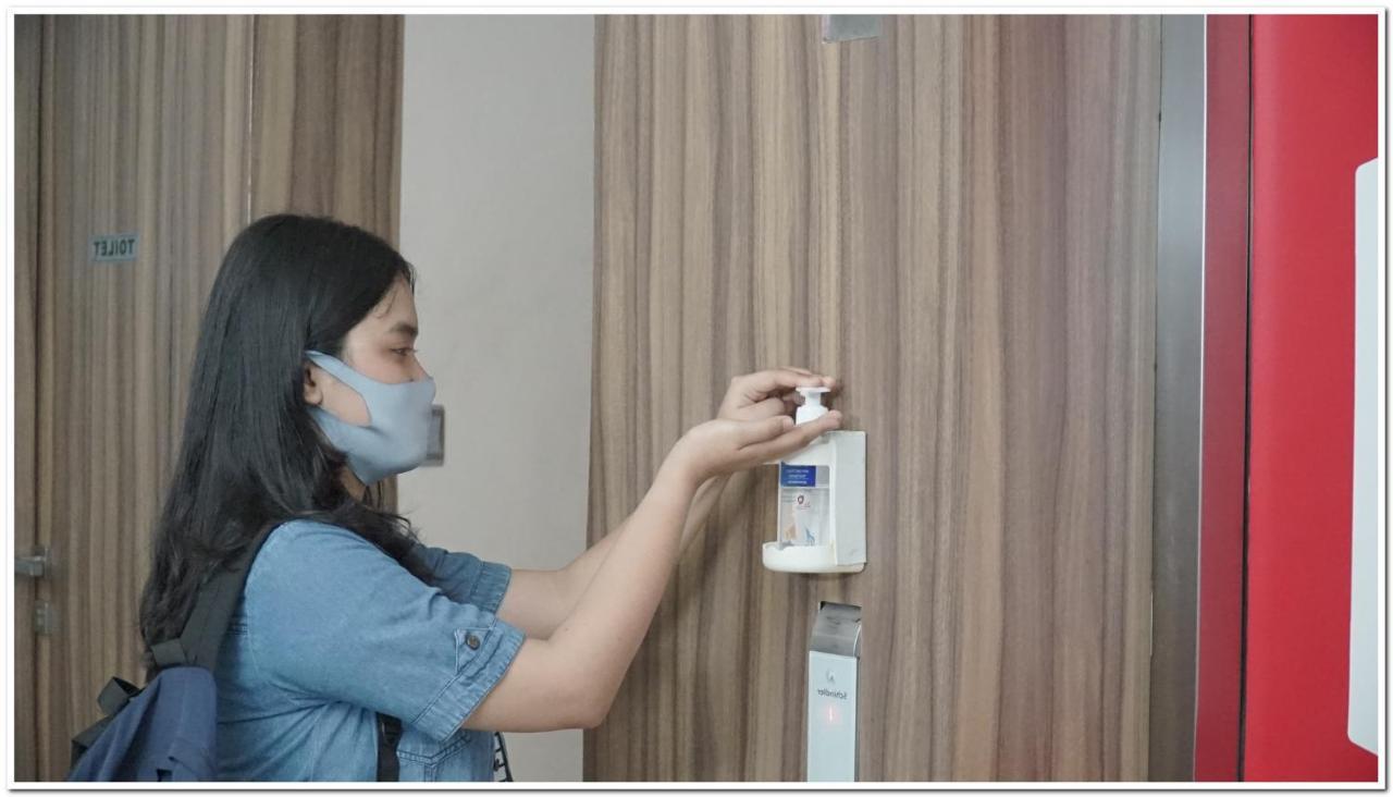 Reddoorz Plus Near Teras Kota 3 Hotel Tangerang Kültér fotó