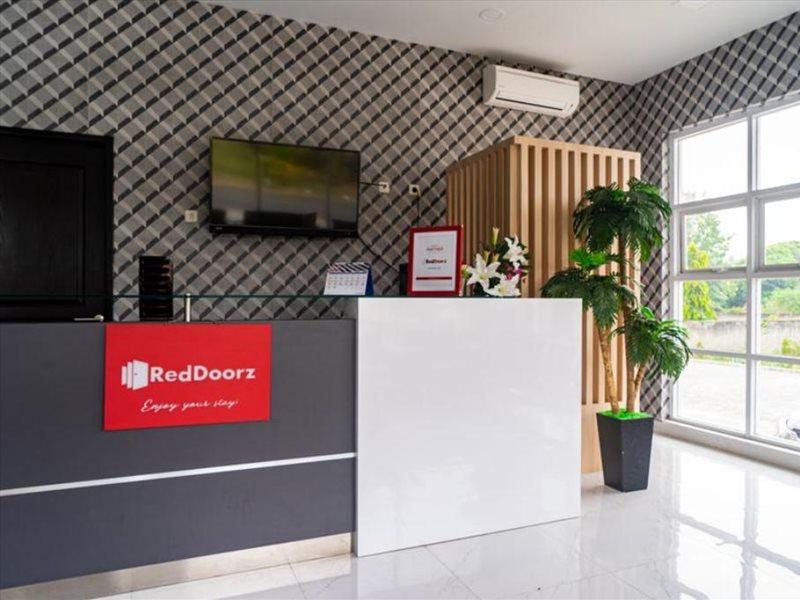 Reddoorz Plus Near Teras Kota 3 Hotel Tangerang Kültér fotó