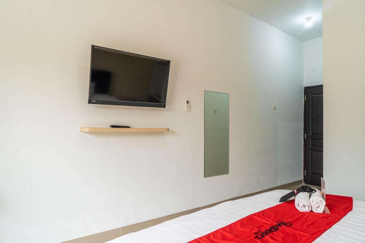 Reddoorz Plus Near Teras Kota 3 Hotel Tangerang Kültér fotó