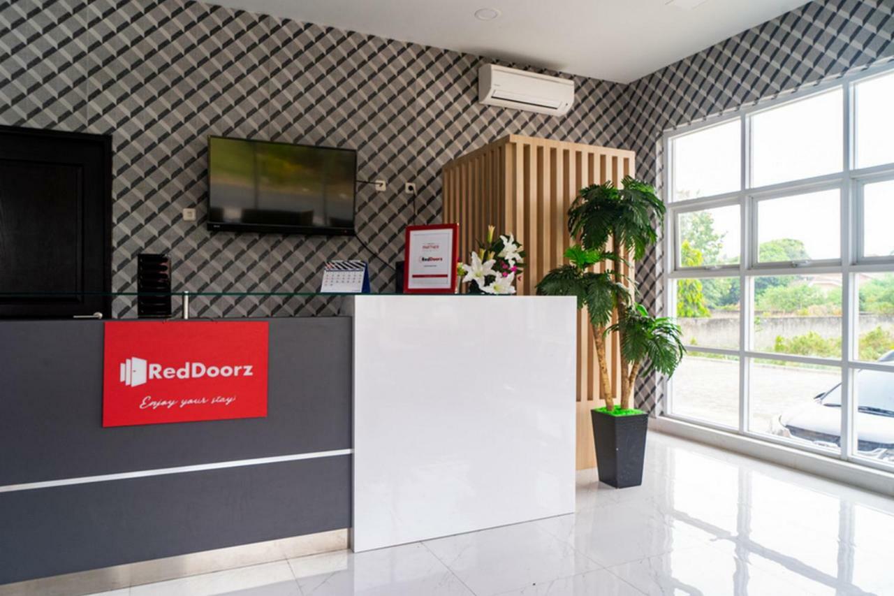 Reddoorz Plus Near Teras Kota 3 Hotel Tangerang Kültér fotó